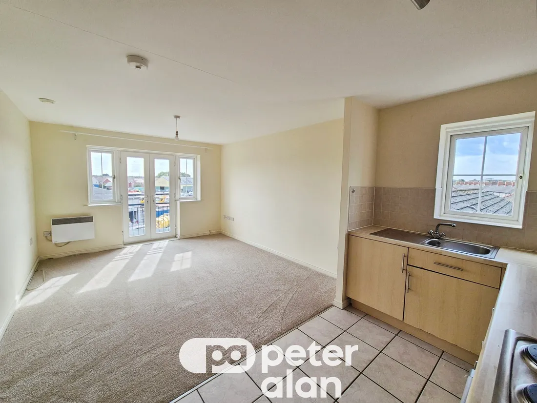Flat Phillip Court in Newport