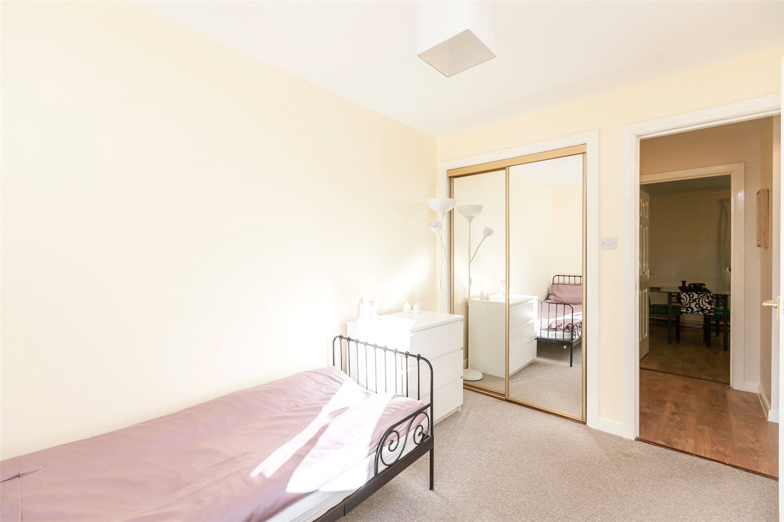 Flat Cygnet Court in City of Edinburgh