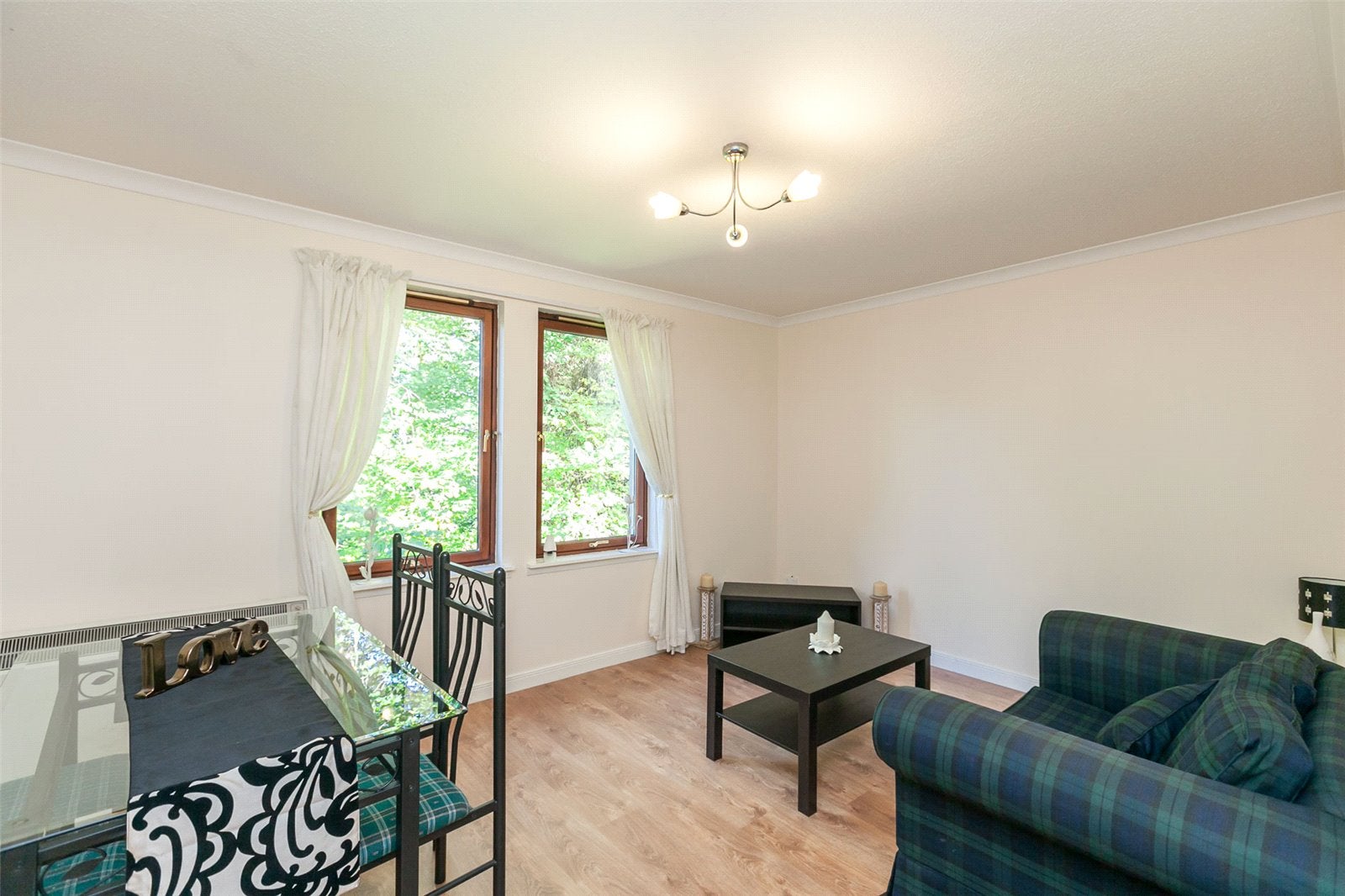 Flat Cygnet Court in City of Edinburgh