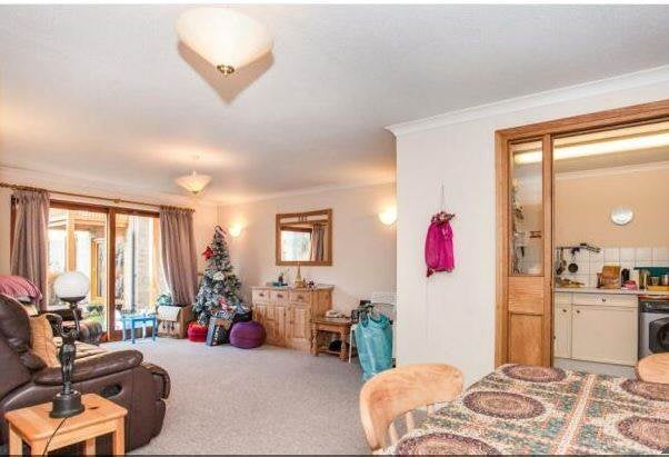 Flat Brooklands Court in Cambridge