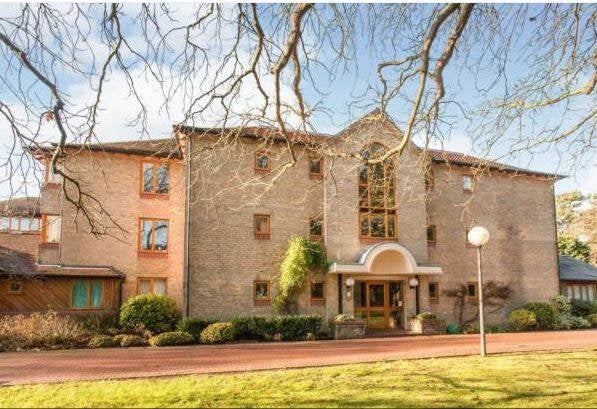 Flat Brooklands Court in Cambridge