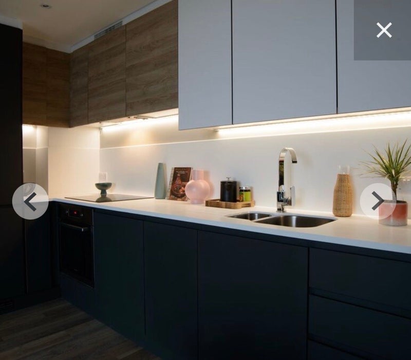 Room Dingwall Road in Greater London