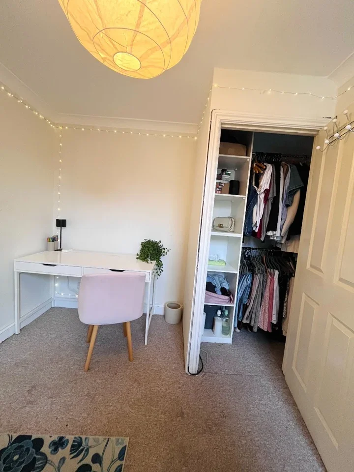 Room Deacon Road in Greater London
