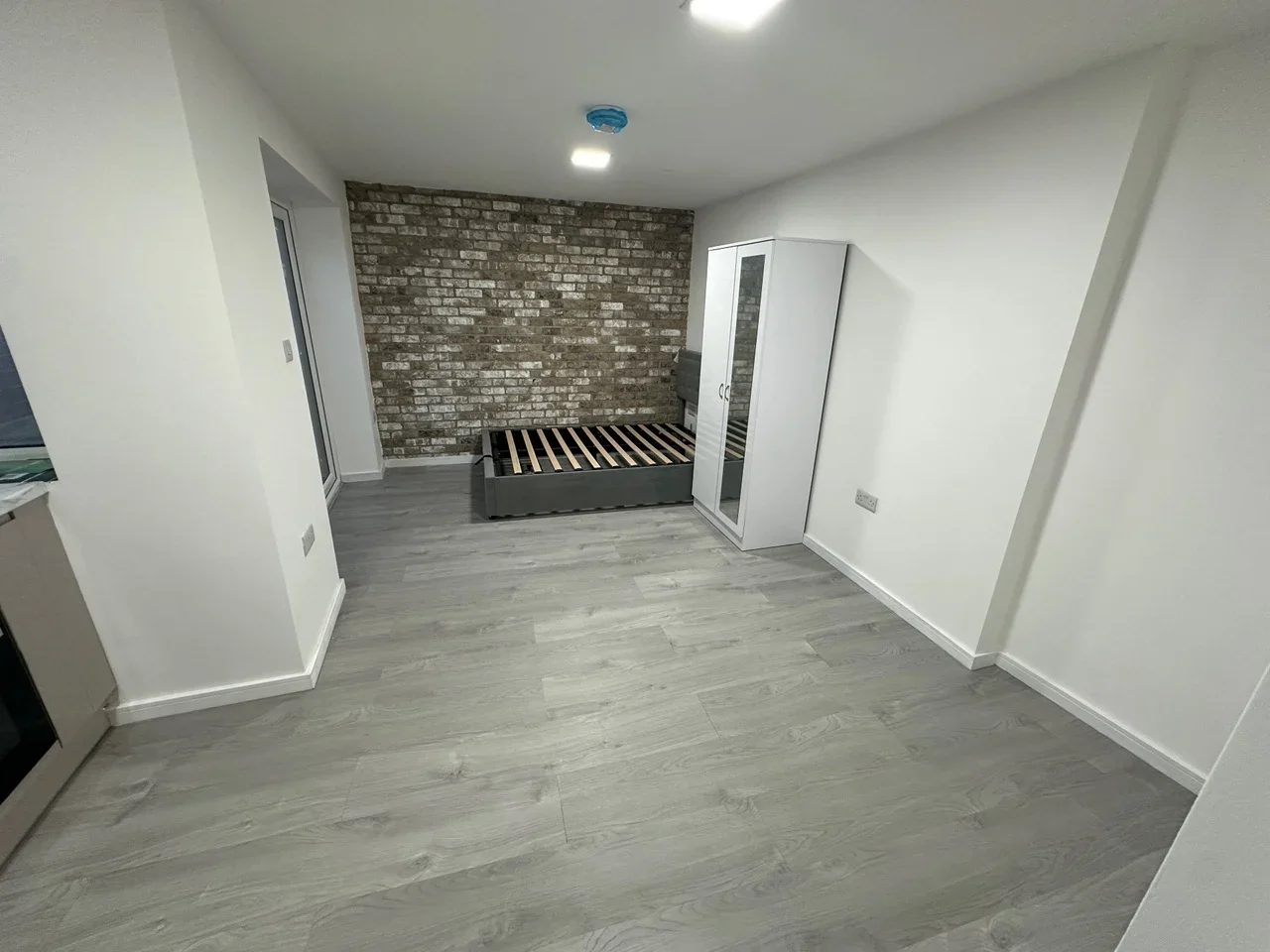 Flat Crombie Close in Greater London