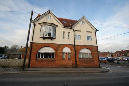Flat Tidworth Road in Ludgershall