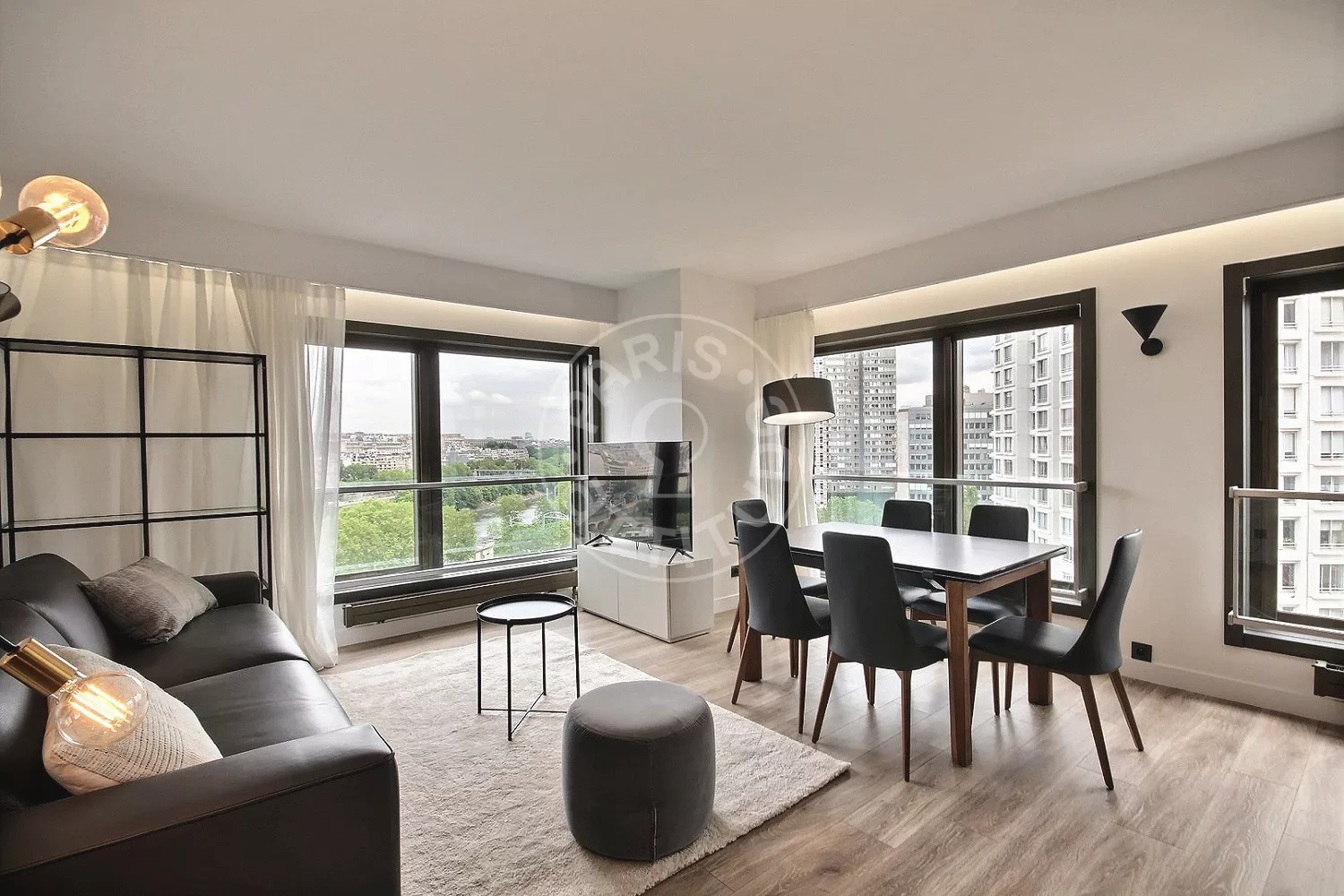 Flat Quai de Grenelle in Paris