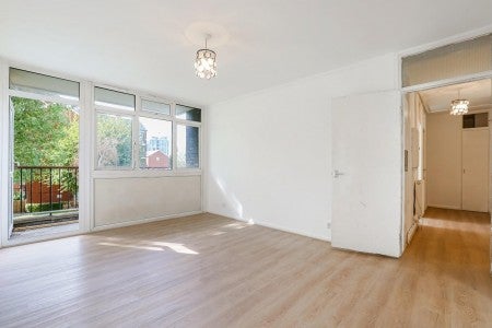 Flat Olney Road in Greater London