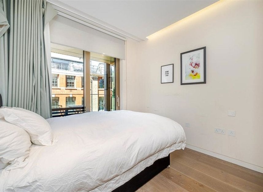 Flat Pearson Square in City of Westminster