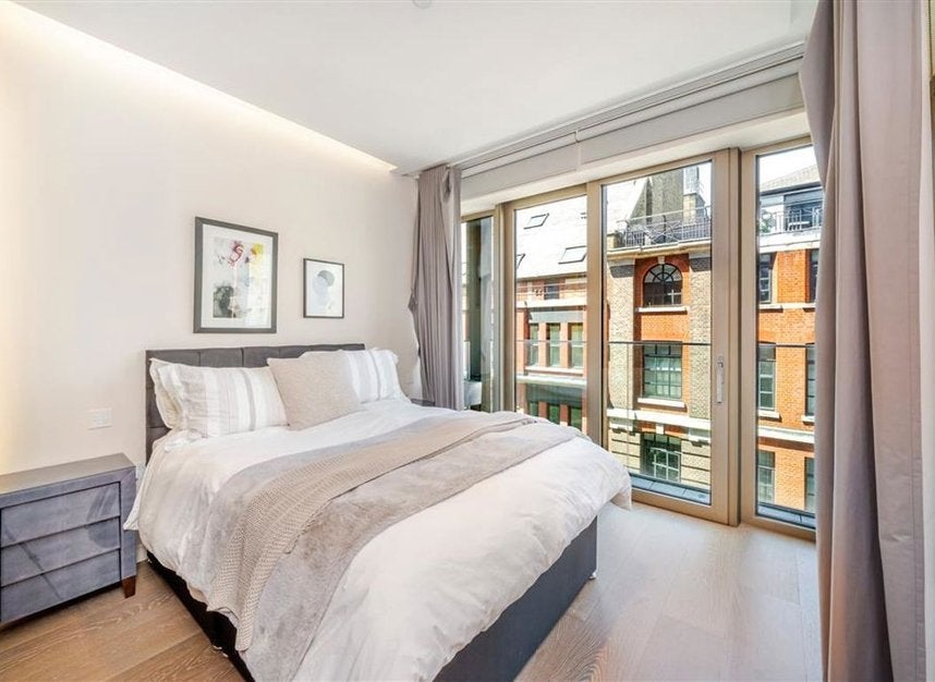 Flat Pearson Square in City of Westminster