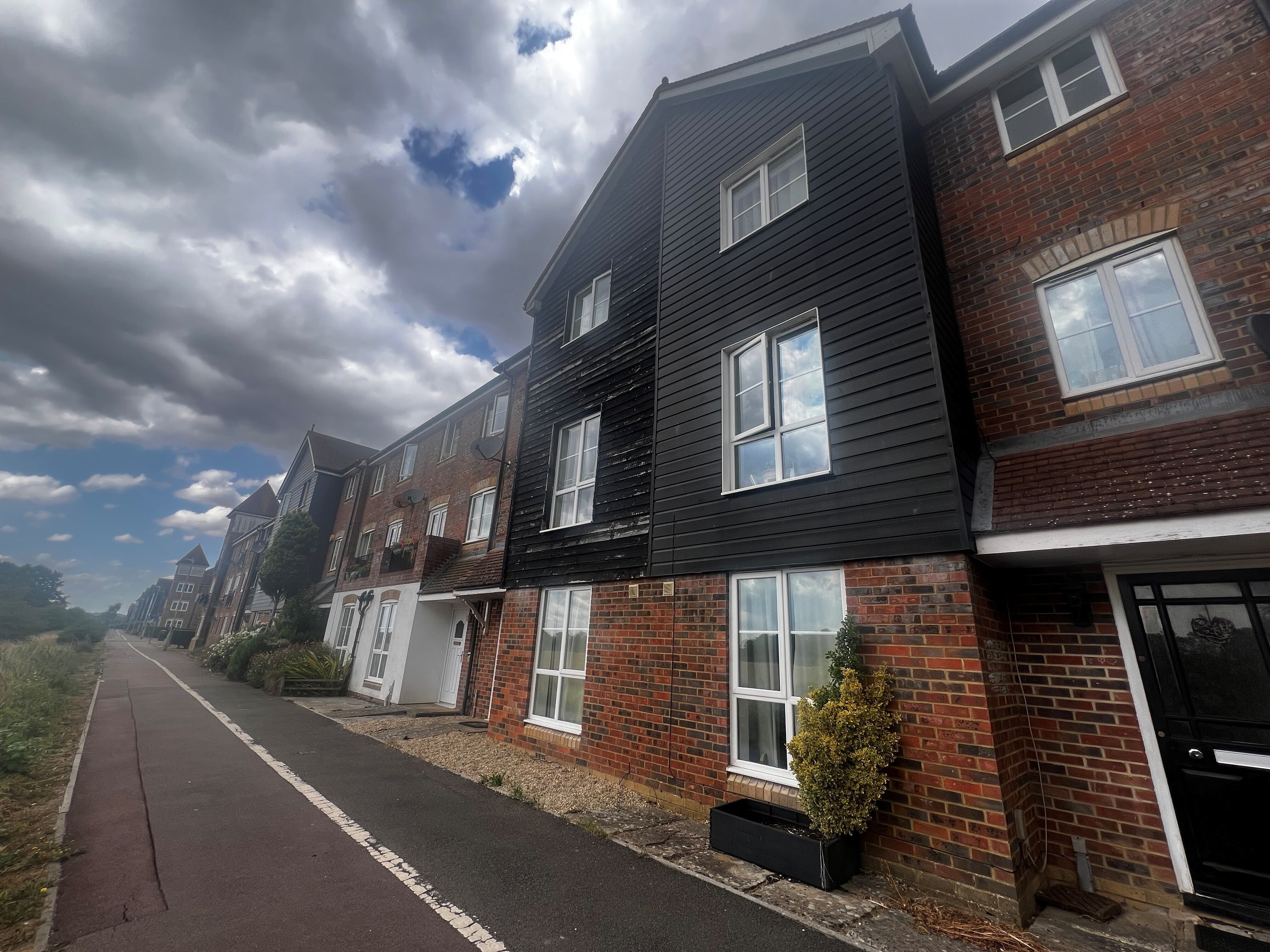 Room East Stour Way in Ashford