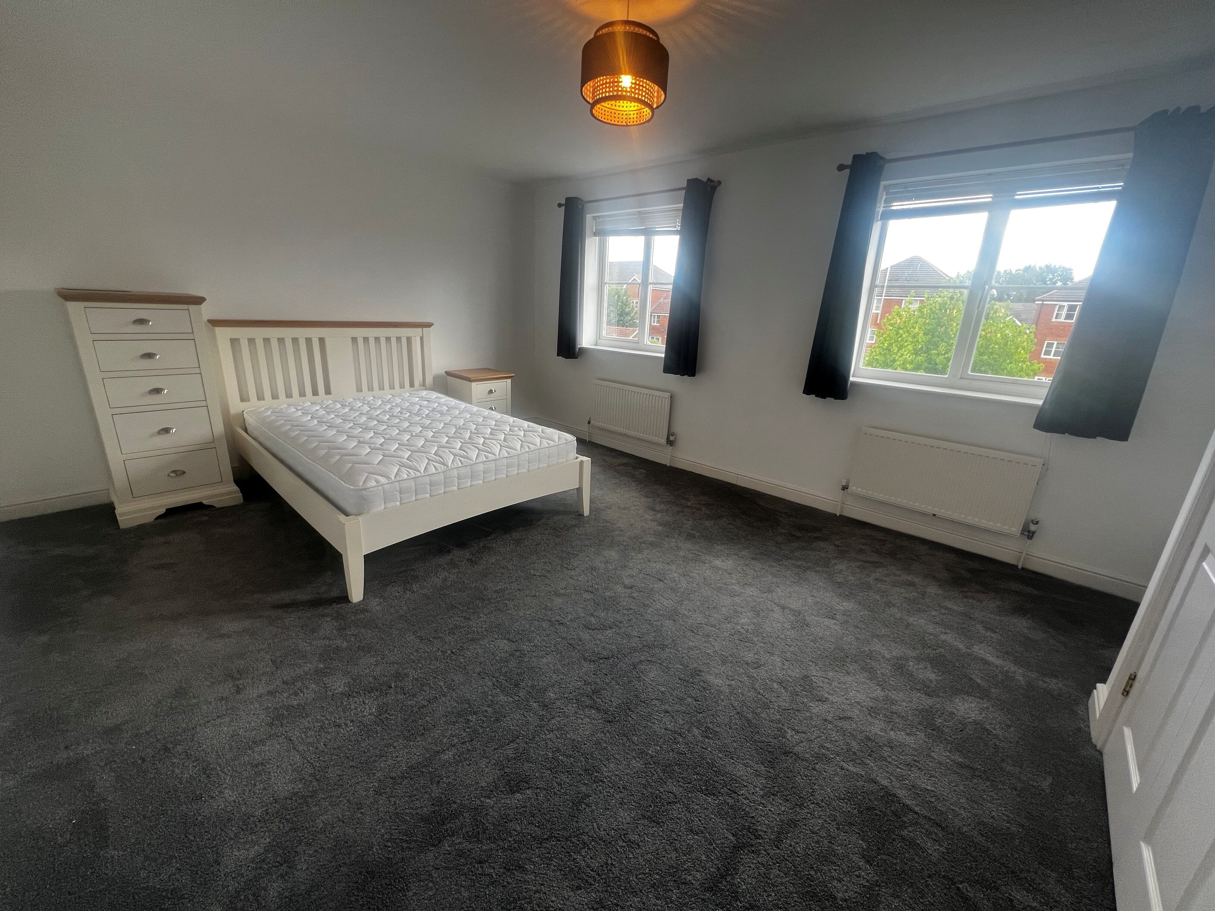 Room East Stour Way in Ashford
