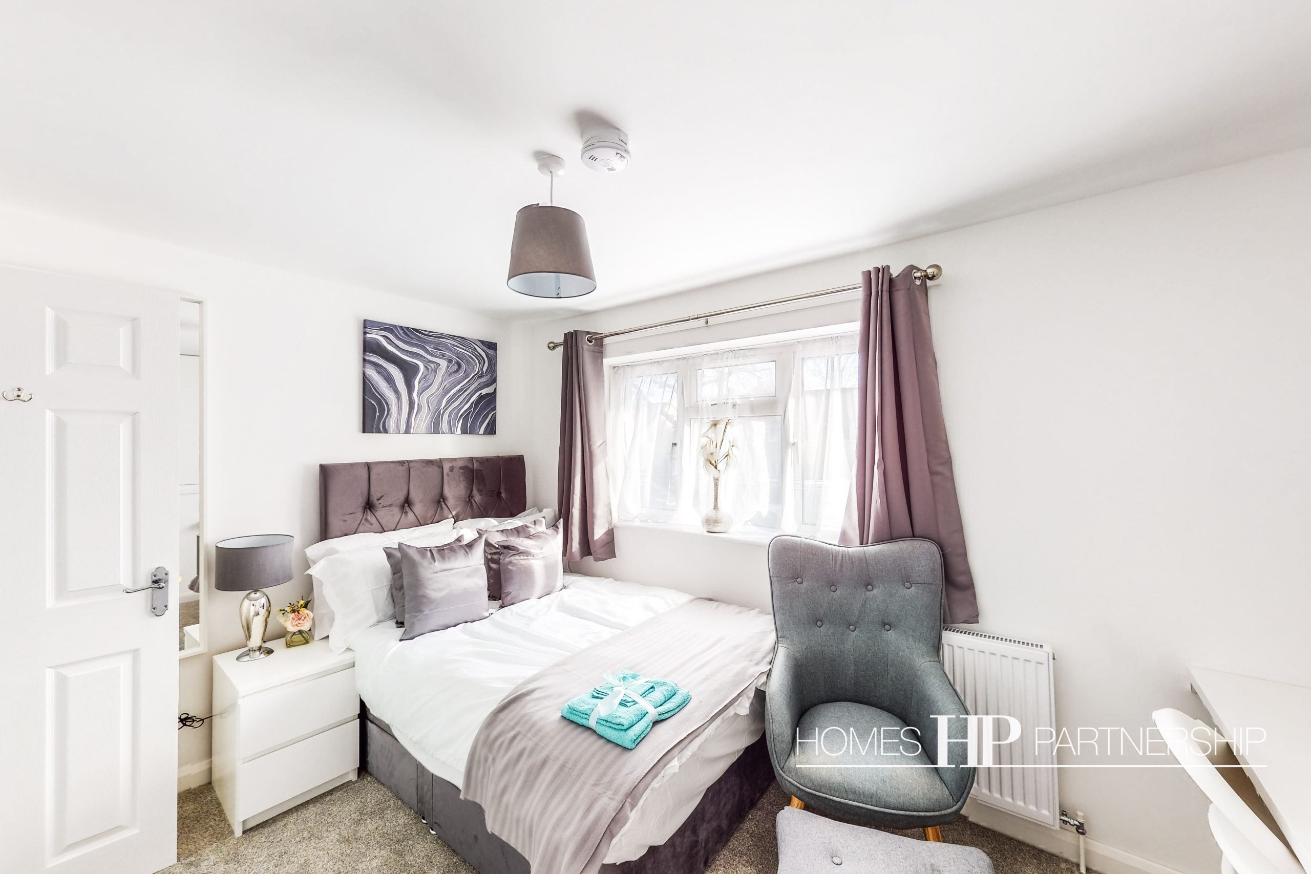 Room Martyrs Avenue in Crawley