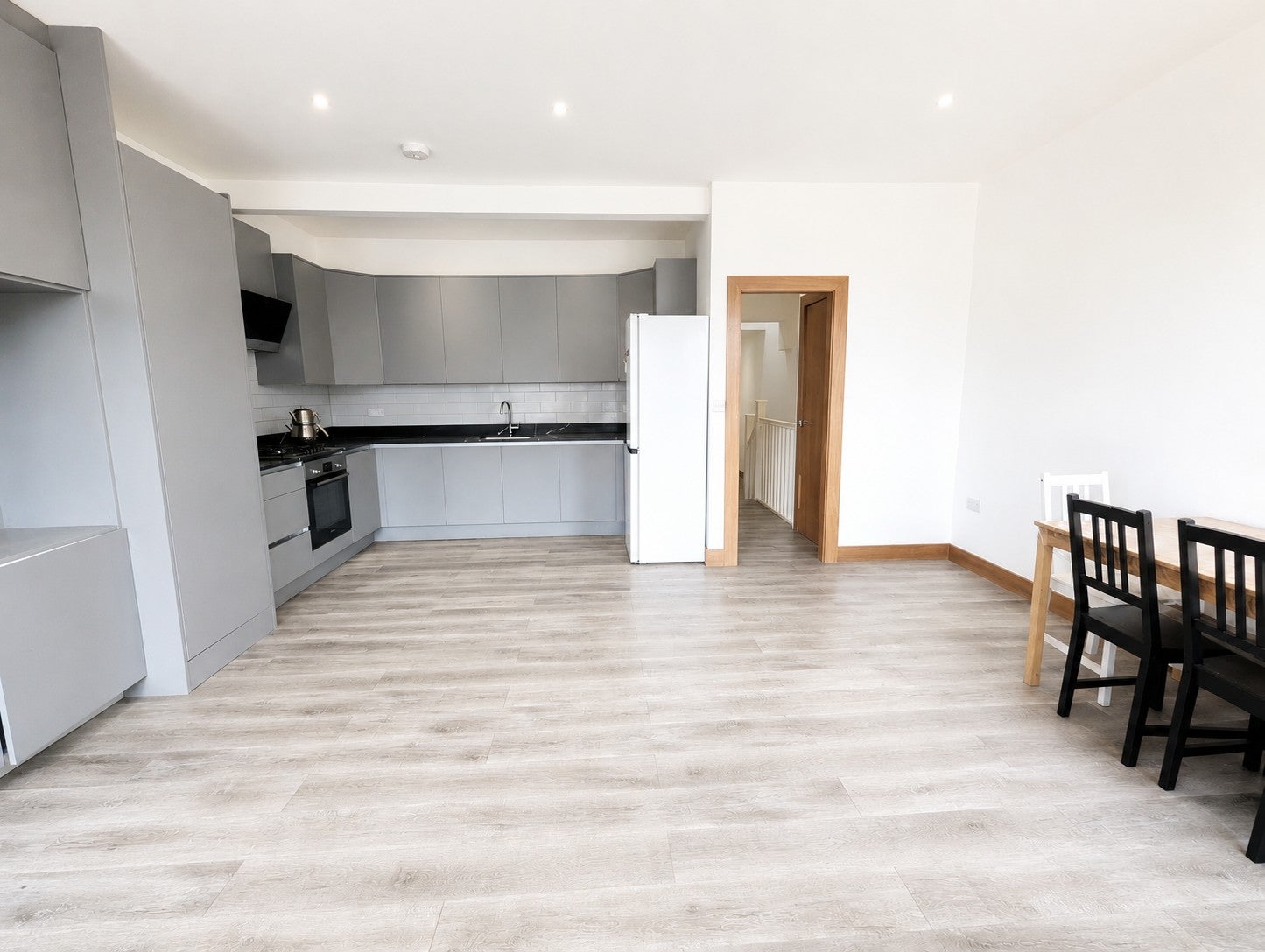 Flat Dehar Crescent in Greater London