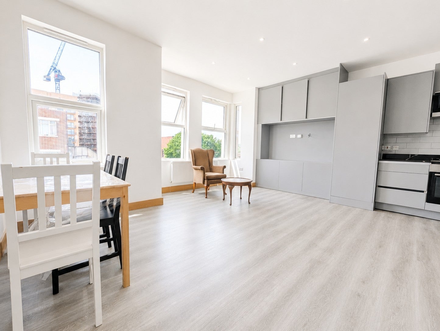 Flat Dehar Crescent in Greater London