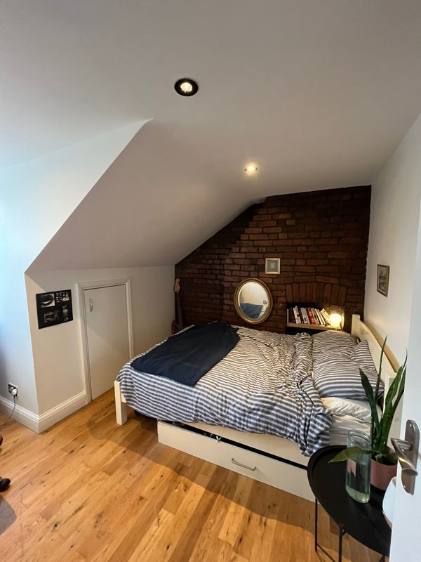Room Hatchard Road in Greater London