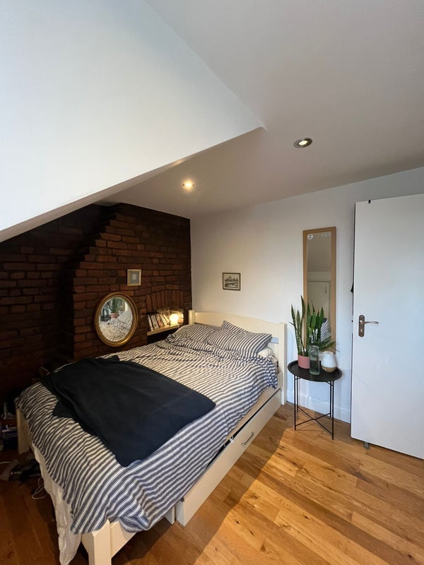Room Hatchard Road in Greater London