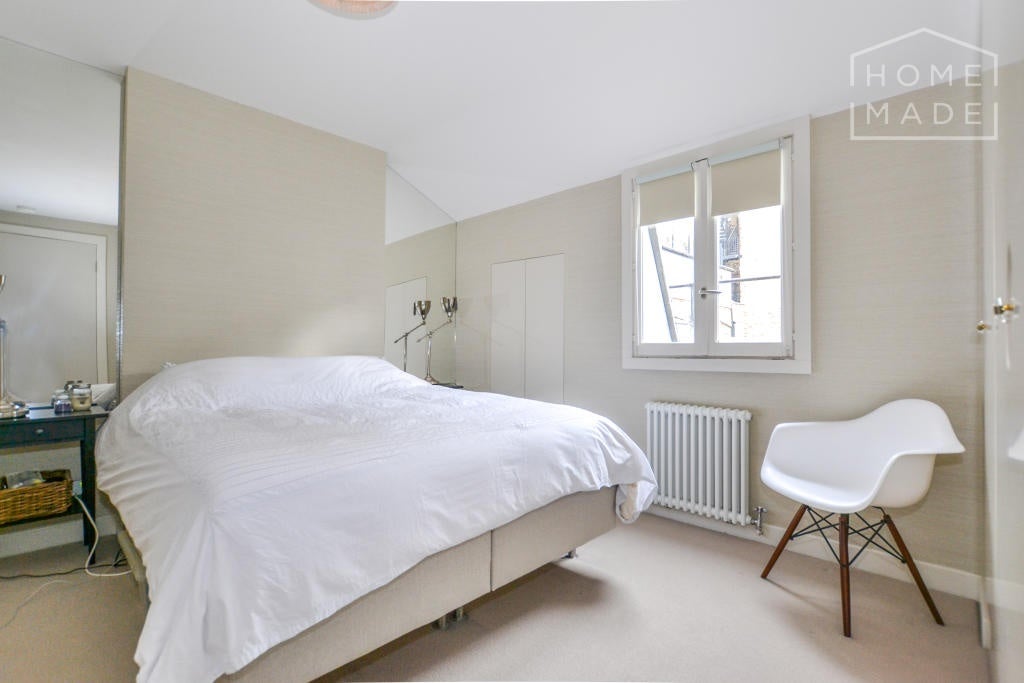 Flat Gloucester Terrace in City of Westminster