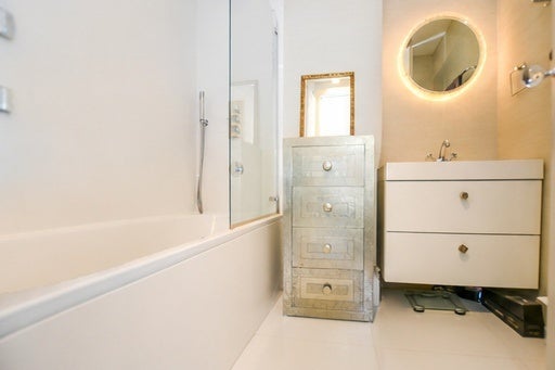Flat Gloucester Terrace in City of Westminster