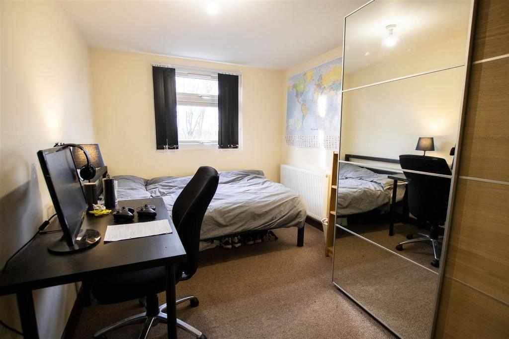 Flat Bournbrook Road in Birmingham