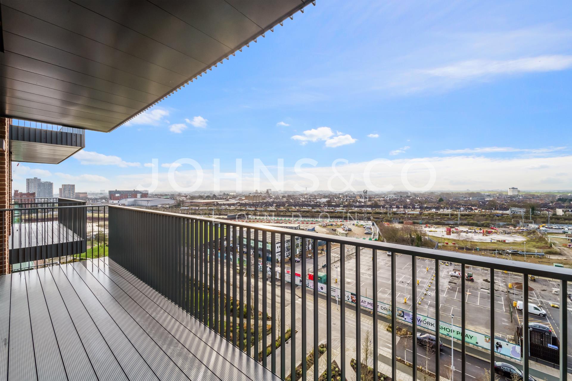 Flat Greenleaf Walk in Greater London