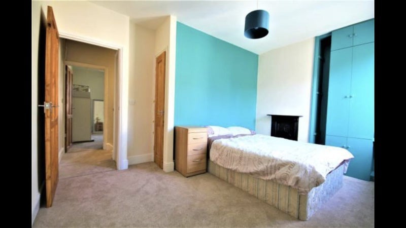 Room Lawn Road in Bristol
