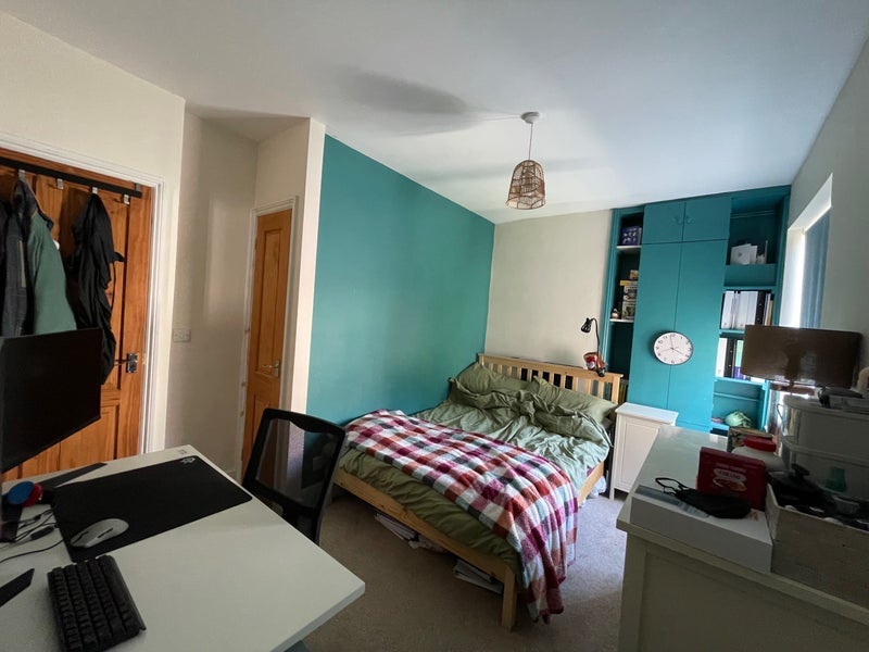 Room Lawn Road in Bristol