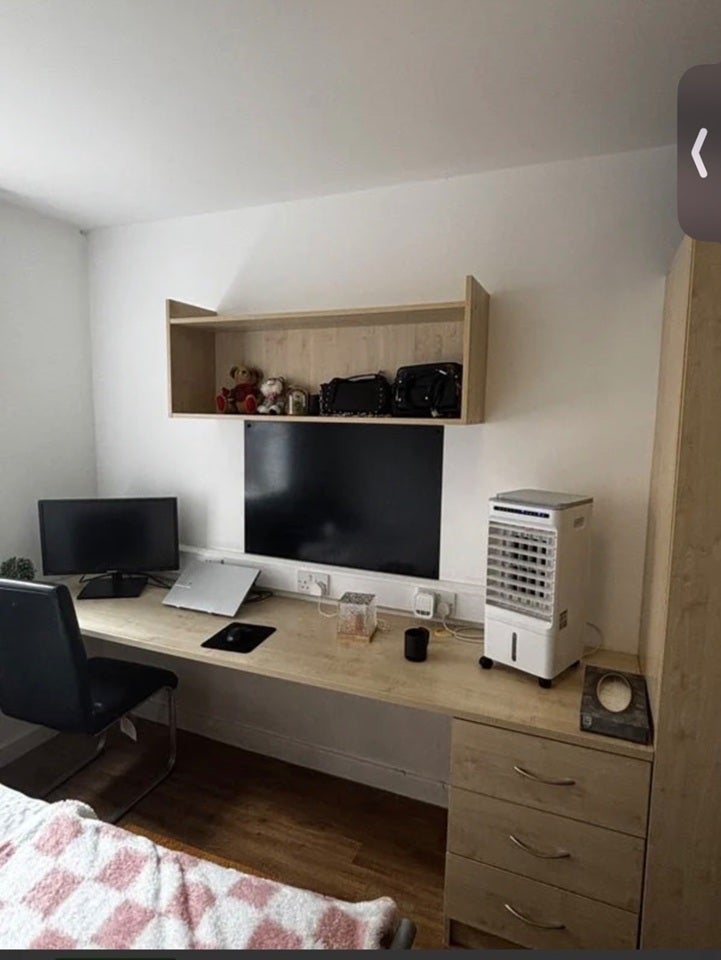 Flat Rochester Square in Greater London