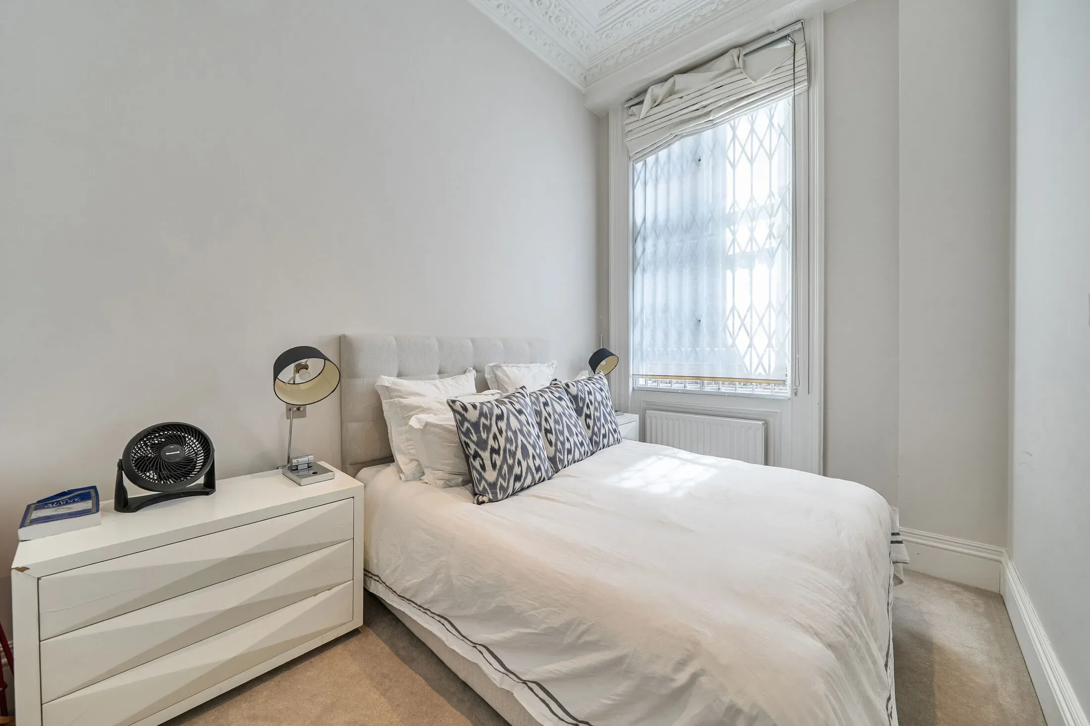 Flat Finborough Road in Greater London