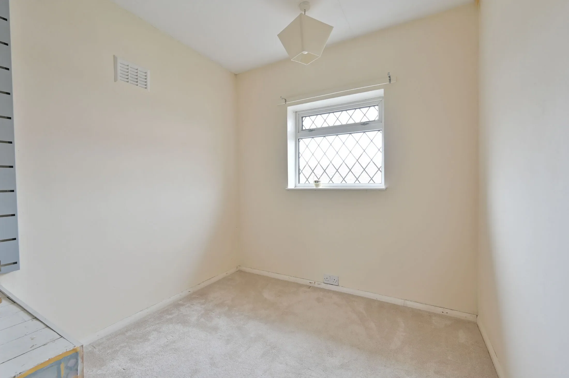 House Newhouse Crescent in Watford