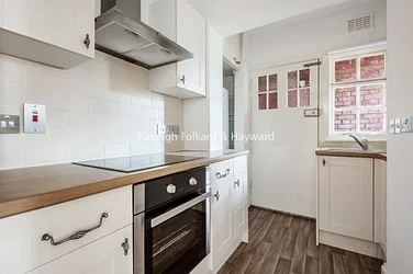 Flat Meadway in Greater London