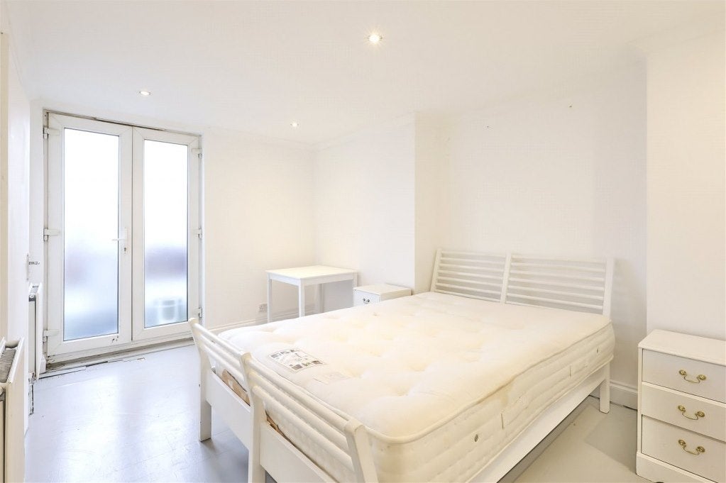 Flat Hornsey Road in Greater London
