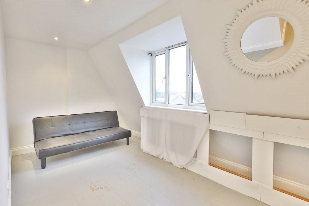 Flat Hornsey Road in Greater London