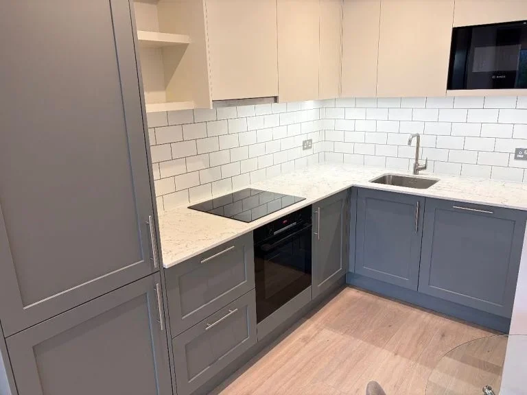 Flat Mattock Lane in Greater London