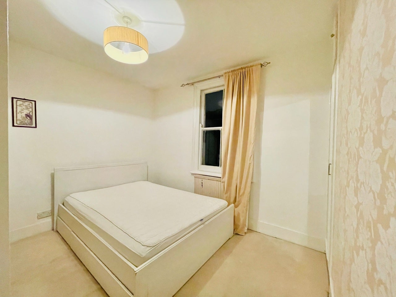 Flat Mirabel Road in Greater London