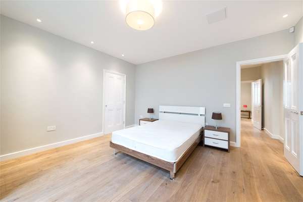 Flat Onslow Mews West in Greater London