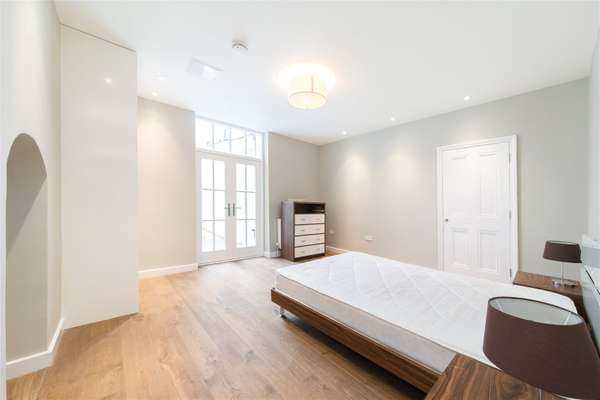 Flat Onslow Mews West in Greater London