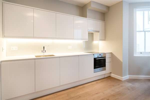 Flat Onslow Mews West in Greater London