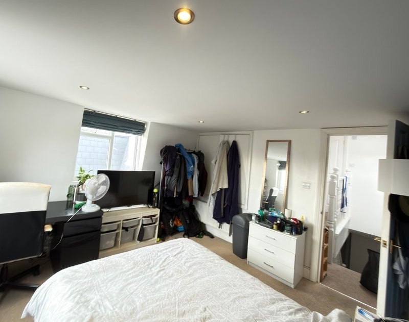 Room Trevelyan Road in Greater London