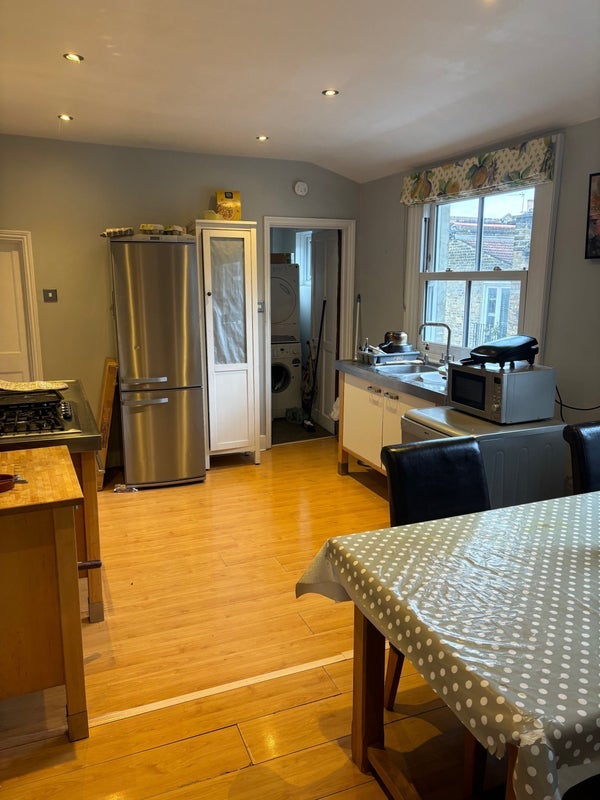 Room Trevelyan Road in Greater London