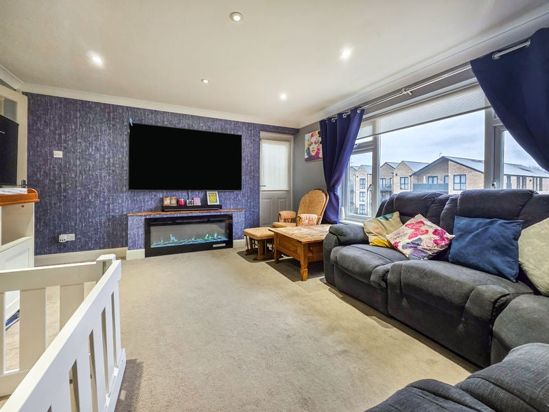 Flat Queensmead Road in Chepping Wycombe