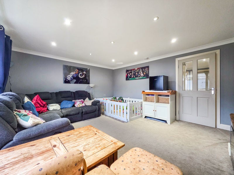 Flat Queensmead Road in Chepping Wycombe