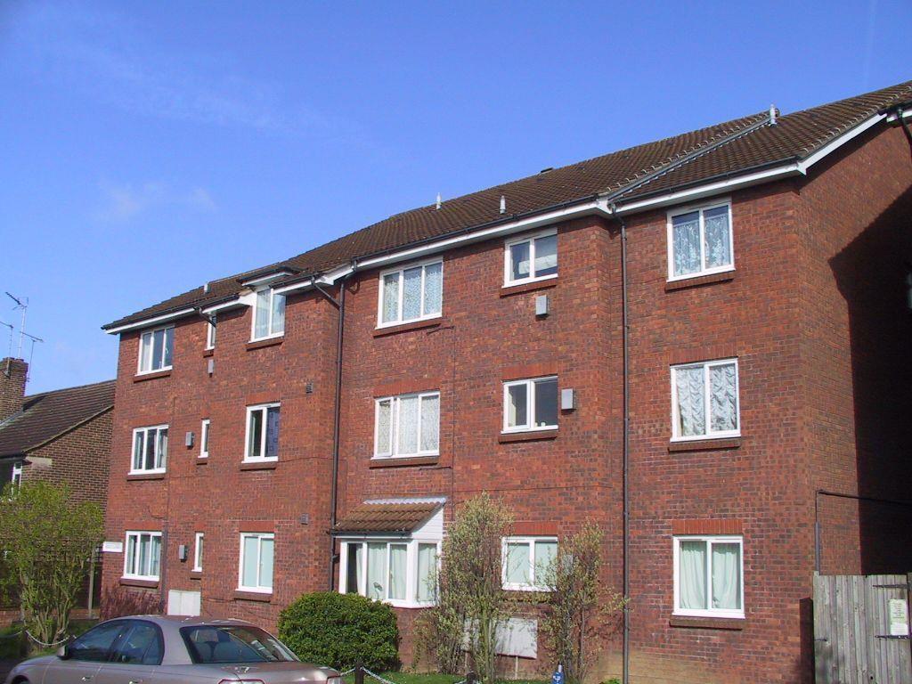 Flat Buckingham Road in Greater London