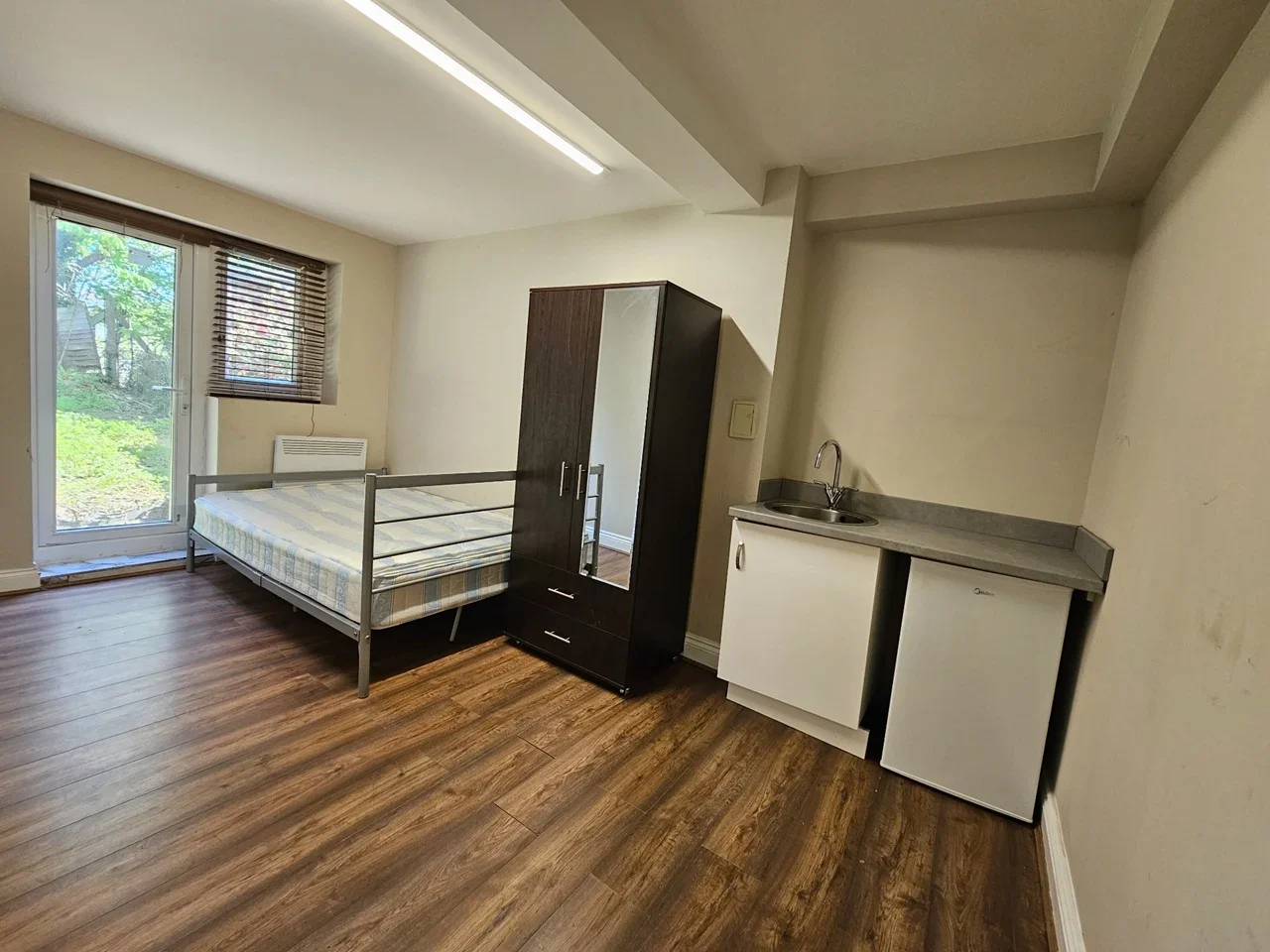Flat Prayle Grove in Greater London