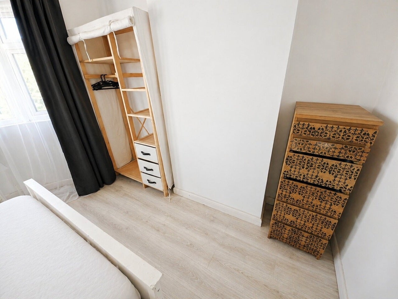 Room Donaldson Road in Greater London
