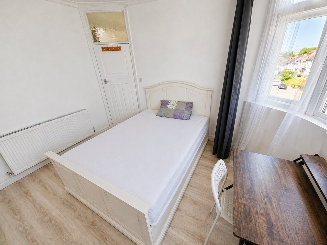 Room Donaldson Road in Greater London