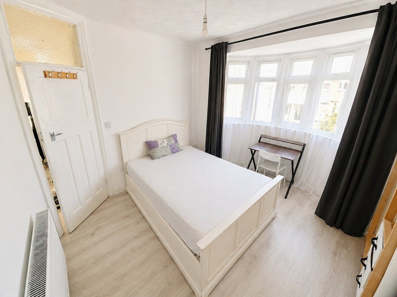 Room Donaldson Road in Greater London