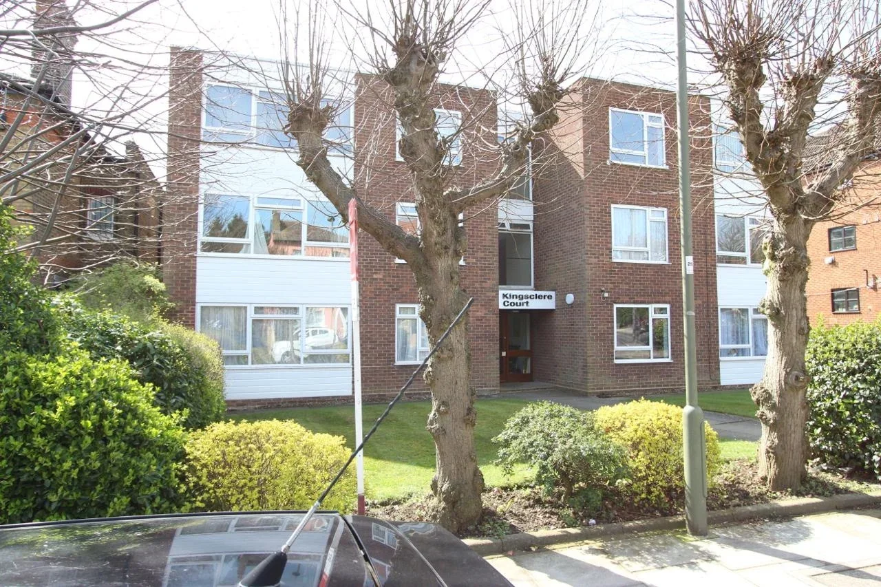 Flat Friern Park in Greater London