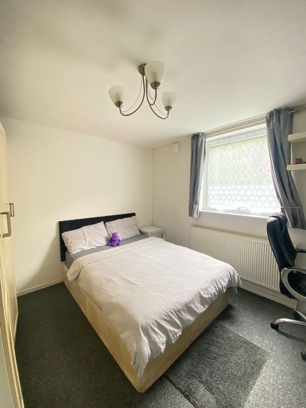 Room Godstone Road in Greater London