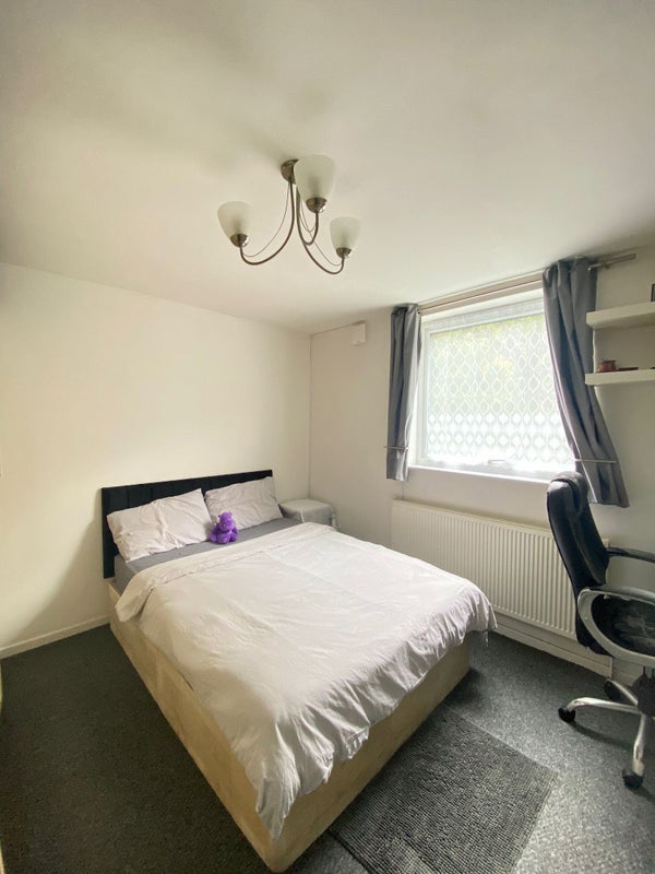 Room Godstone Road in Greater London