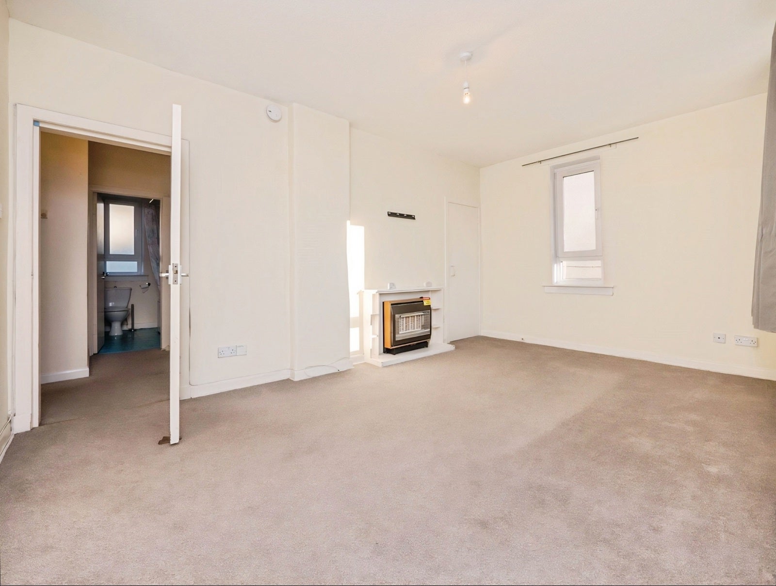 Flat Loganlea Place in City of Edinburgh